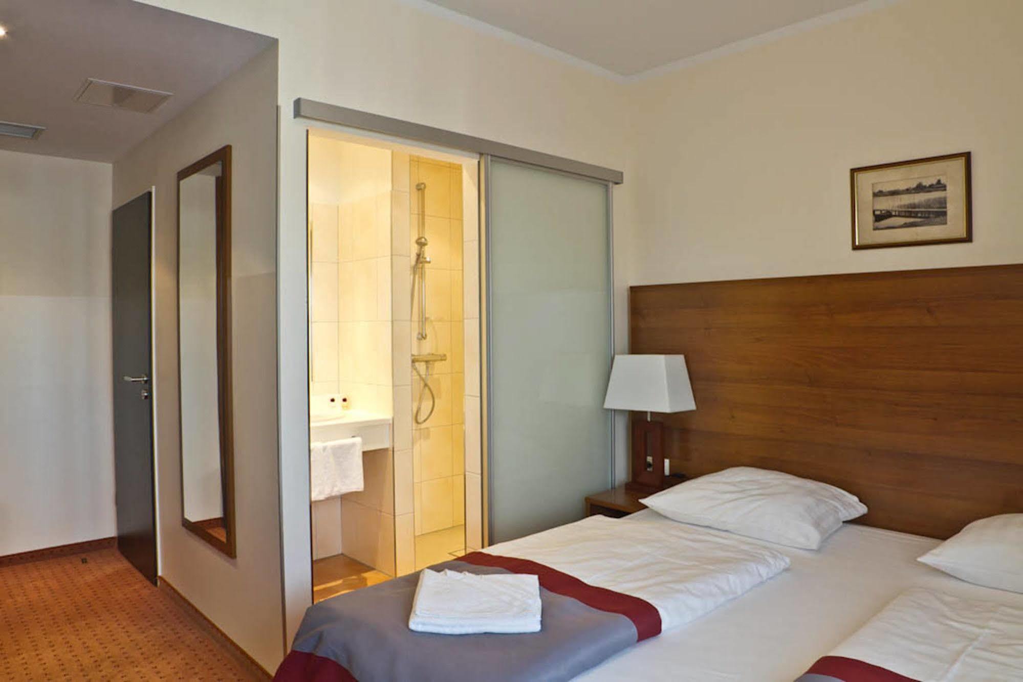 Ivbergs Hotel Messe Nord Berlin Exterior foto